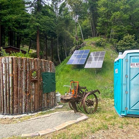 ホテル Glamping In The Redwoods With A Hot Tub! ガーバービル エクステリア 写真