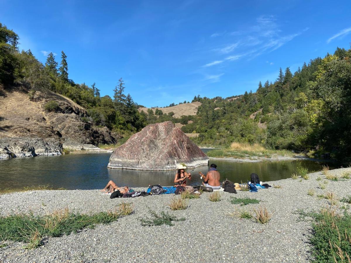 ホテル Glamping In The Redwoods With A Hot Tub! ガーバービル エクステリア 写真