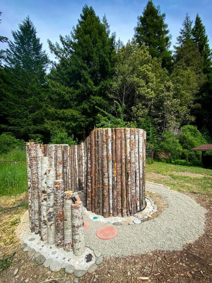 ホテル Glamping In The Redwoods With A Hot Tub! ガーバービル エクステリア 写真