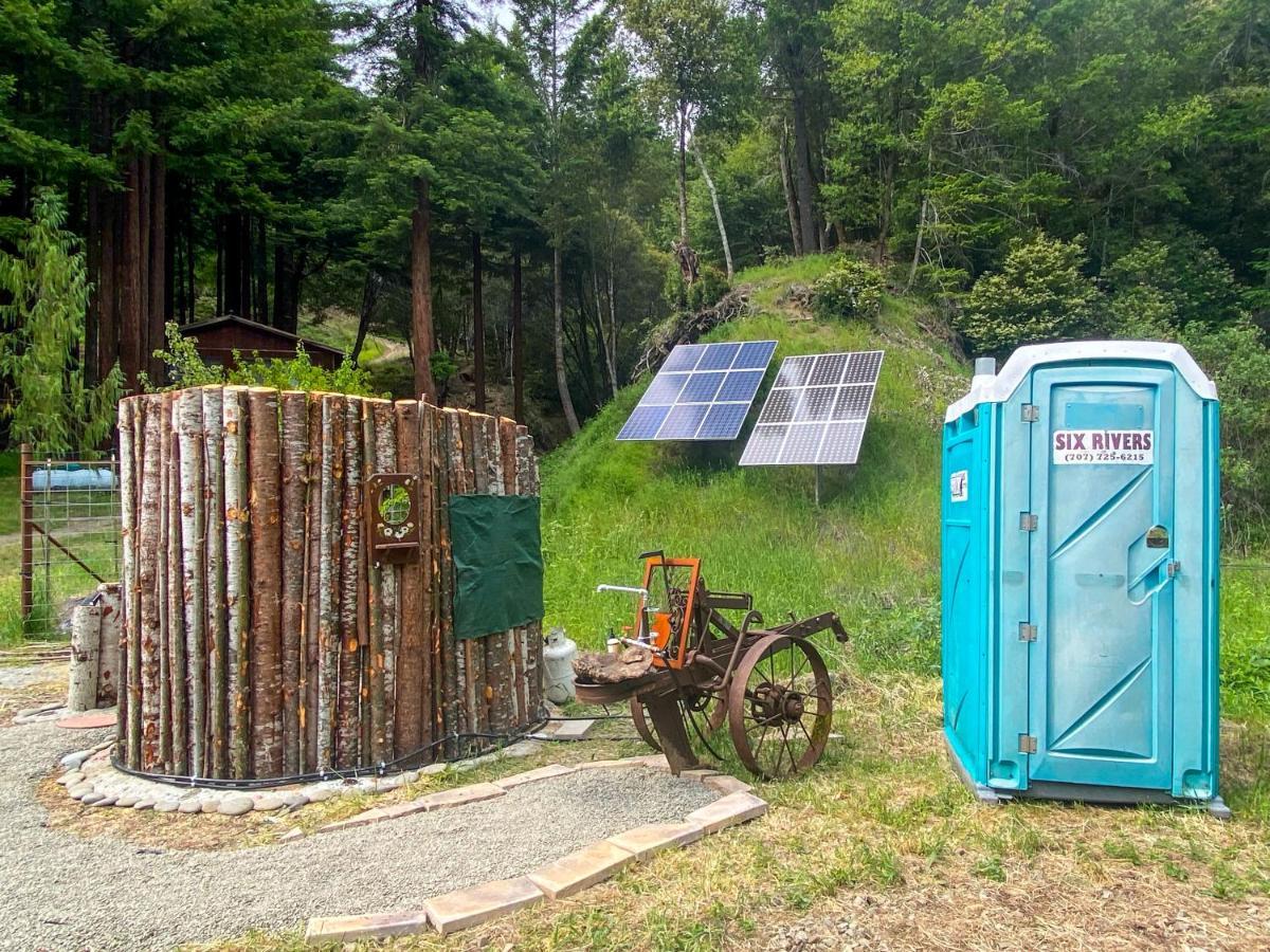 ホテル Glamping In The Redwoods With A Hot Tub! ガーバービル エクステリア 写真